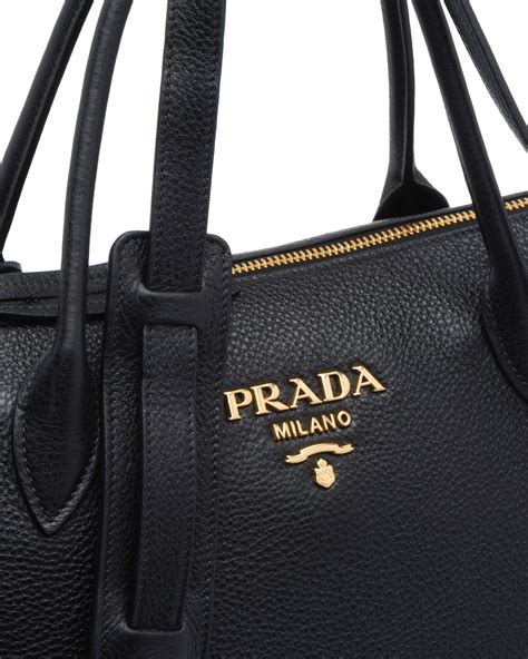 prada borsa pelle morbida|La borsa Arqué di Prada è la scelta della settimana .